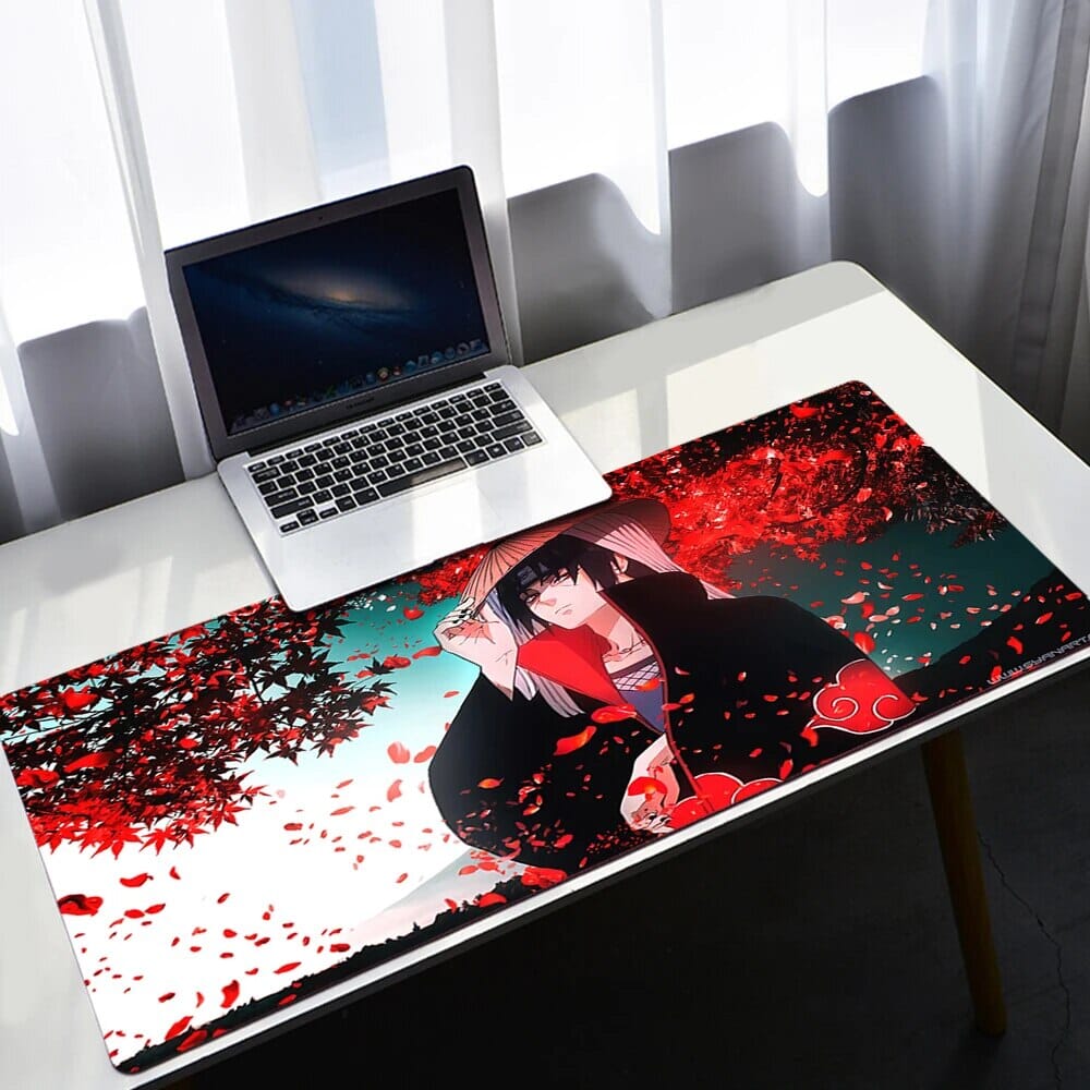 Tapis de souris Itachi sous l'arbre aux feuilles rouge - CrazyWorth